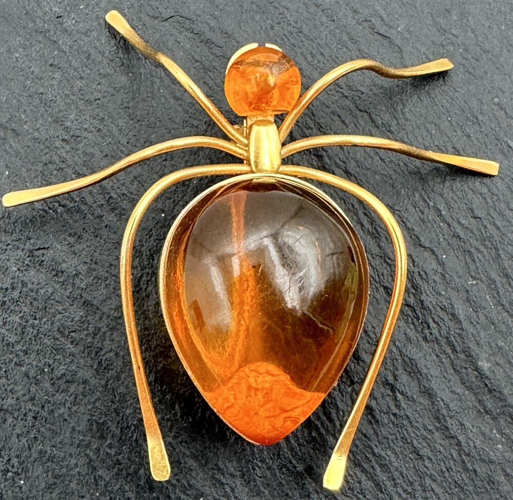 Vintage Amber Lucite Jelly Belly Goldtone Spider Brooch Halloween Baltic